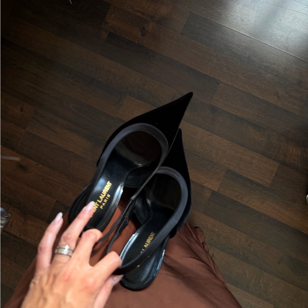 Saint Laurent Classic Black Velvet Heels - Picture 3 of 5